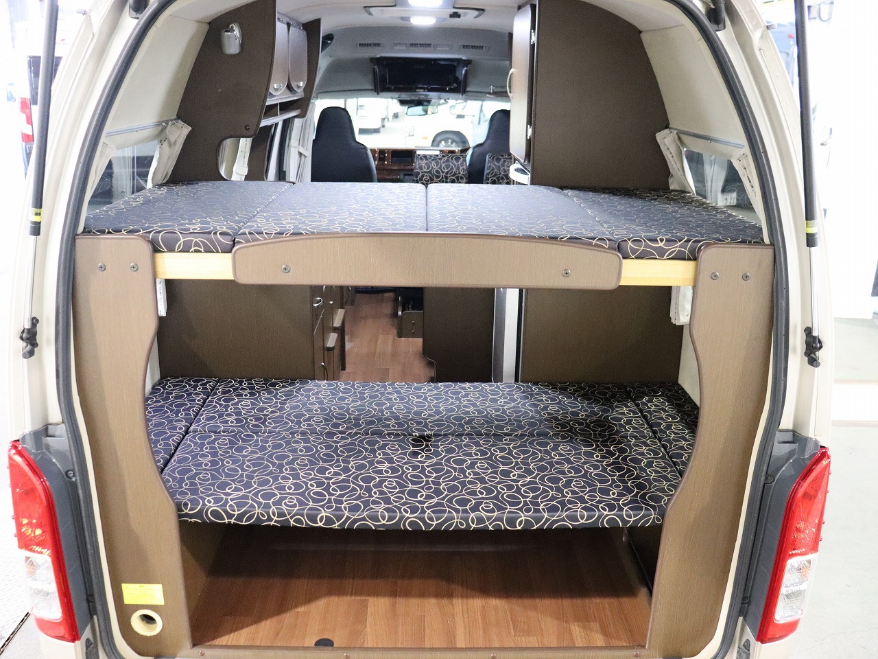 キャンピングカー バンコン ﾊｲｴｰｽ ｱﾙﾍﾟｼﾞｵ ﾘﾗｯｸｽ 4WD　FF　冷蔵庫