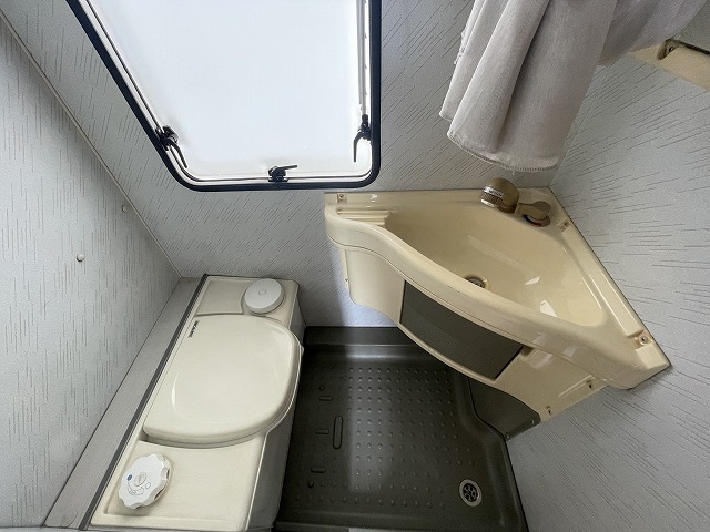 キャンピングカー トレーラー ﾊﾞｰｽﾄﾅｰ ﾌｧﾝ　現状販売車　牽引免許不要