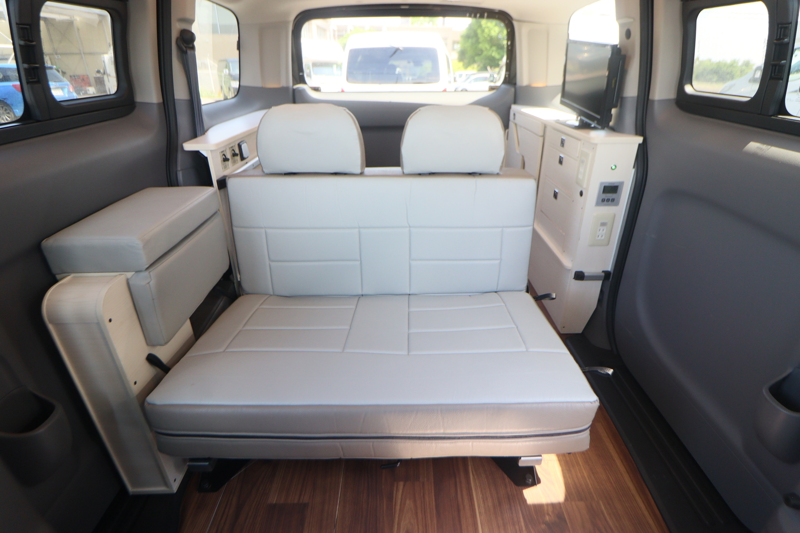 キャンピングカー バンコン NV200ﾊﾞﾈｯﾄ ﾅｯﾂRV ｷｬﾈﾙ
