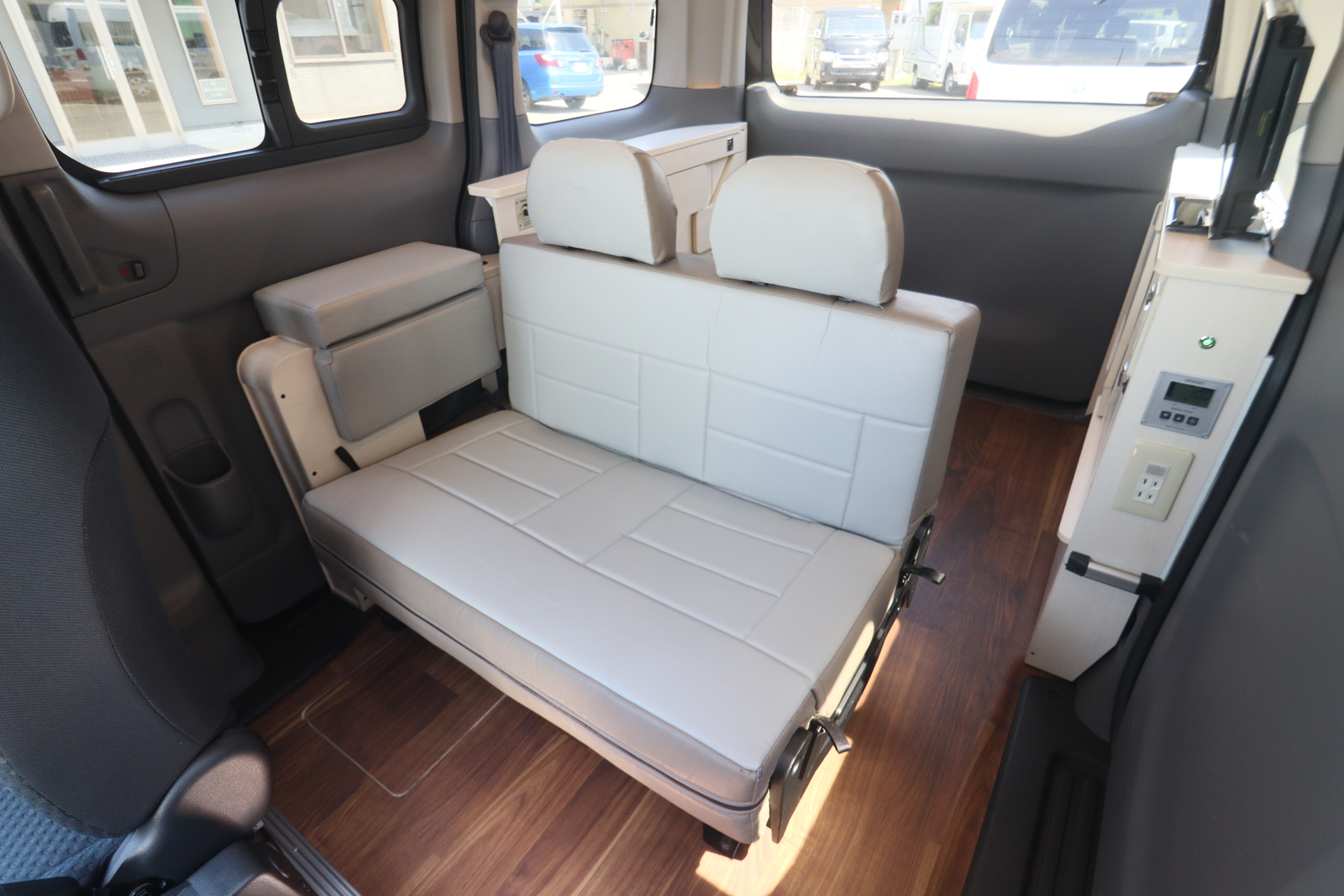 キャンピングカー バンコン NV200ﾊﾞﾈｯﾄ ﾅｯﾂRV ｷｬﾈﾙ