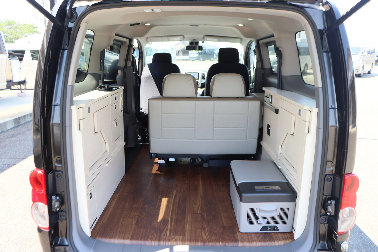 キャンピングカー バンコン NV200ﾊﾞﾈｯﾄ ﾅｯﾂRV ｷｬﾈﾙ
