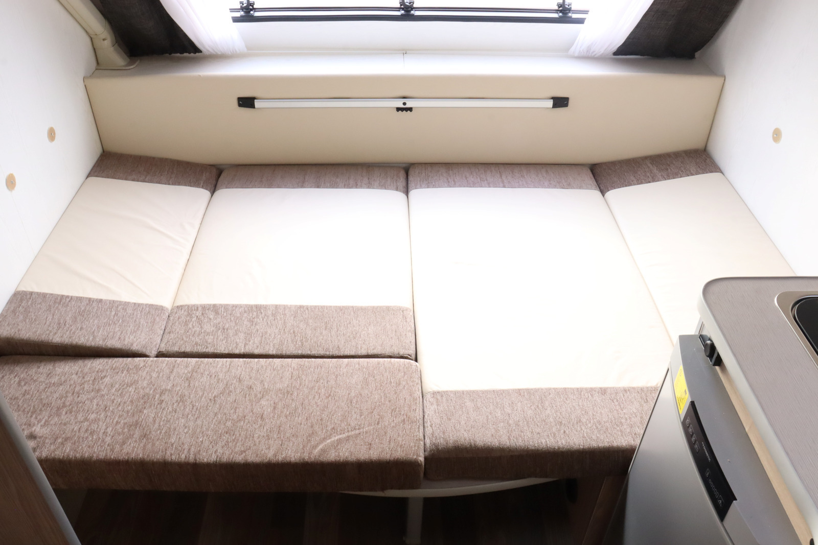 キャンピングカー トレーラー ｴｰｽｷｬﾗﾊﾞﾝｴｰｽ330DL FF暖房 家庭用ｴｱｺﾝ