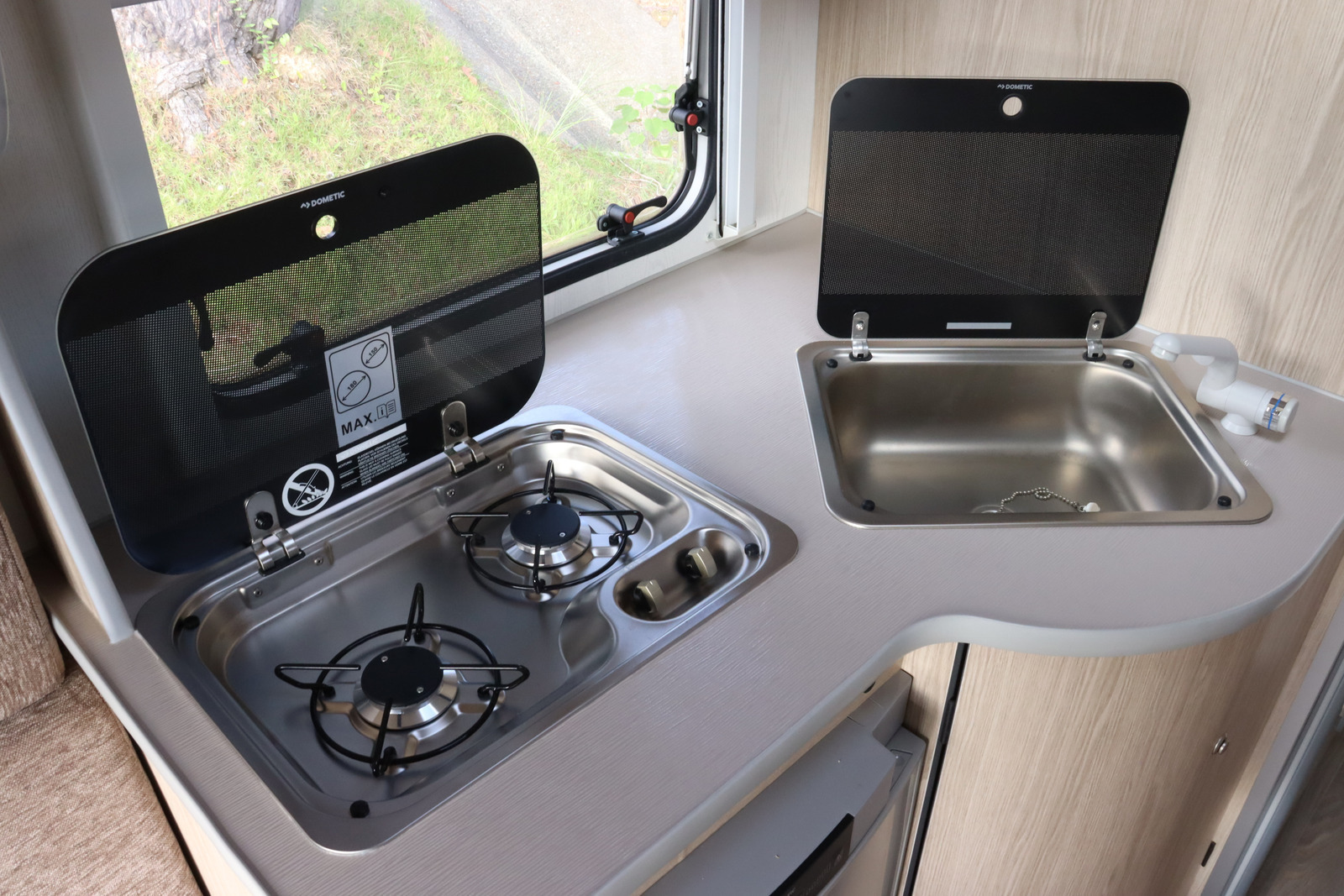 キャンピングカー トレーラー ｴｰｽｷｬﾗﾊﾞﾝｴｰｽ330DL FF暖房 家庭用ｴｱｺﾝ