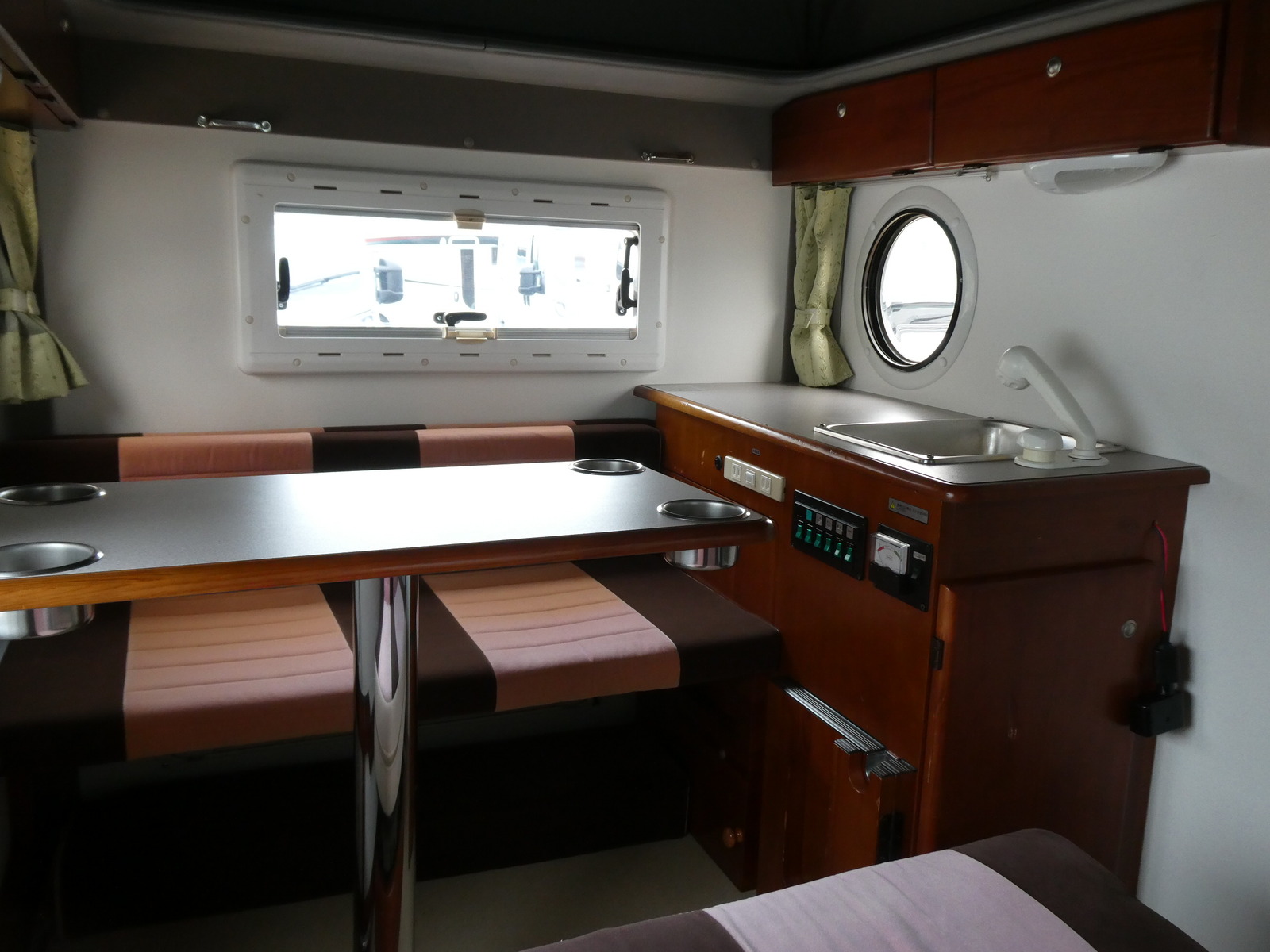 キャンピングカー 軽キャンパー ｲﾝﾃﾞｨｱﾅRV　ｲﾝﾃﾞｨ727　FF　ｲﾝﾊﾞｰﾀｰ