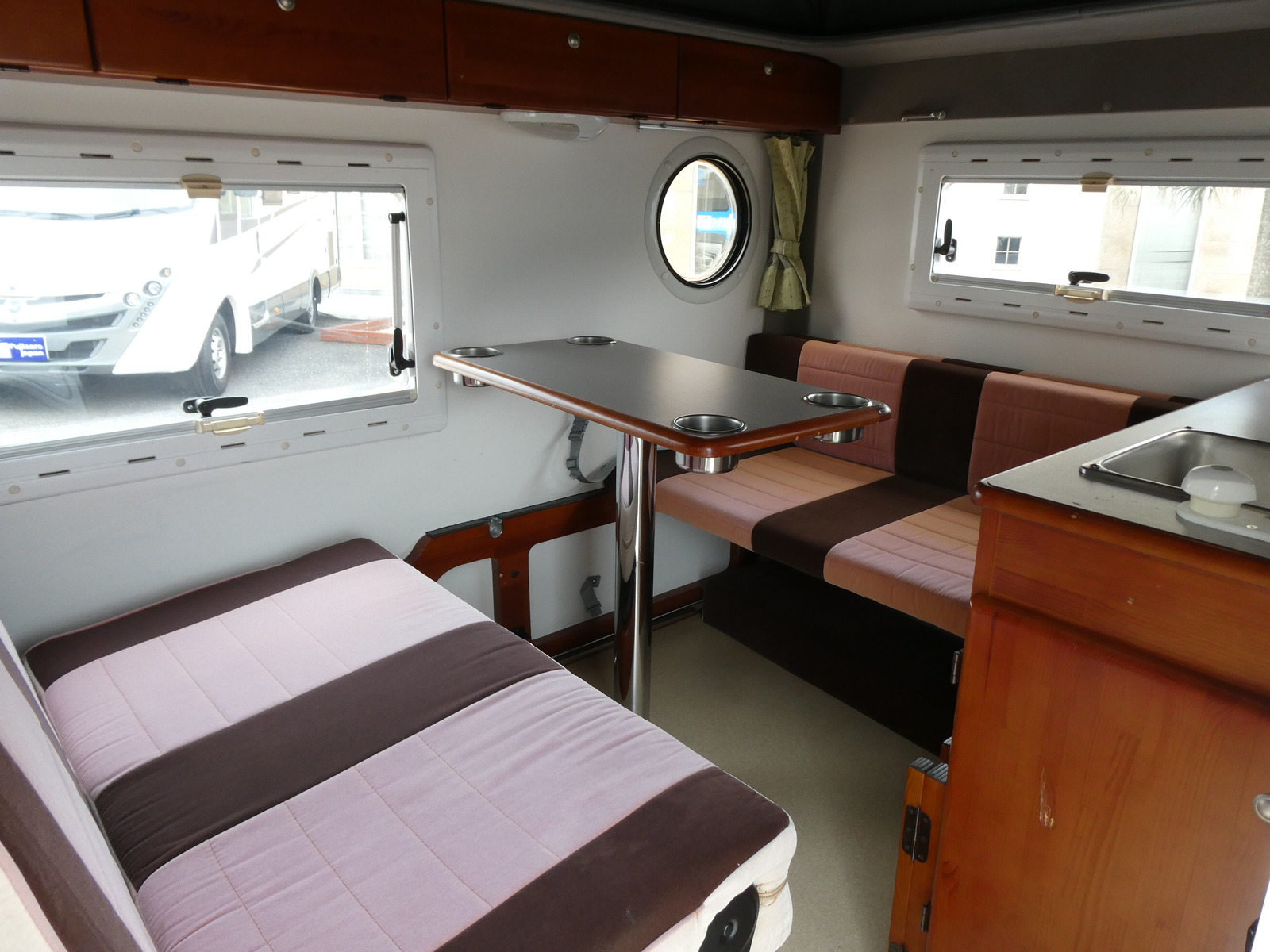 キャンピングカー 軽キャンパー ｲﾝﾃﾞｨｱﾅRV　ｲﾝﾃﾞｨ727　FF　ｲﾝﾊﾞｰﾀｰ