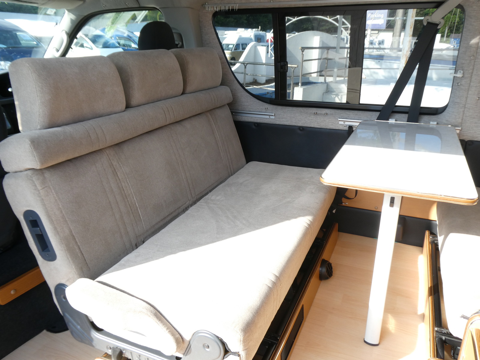 キャンピングカー バンコン ﾘﾝｴｲ　ﾊﾞｶﾝﾁｪｽ　DC冷蔵庫　1500Wｲﾝﾊﾞｰﾀｰ