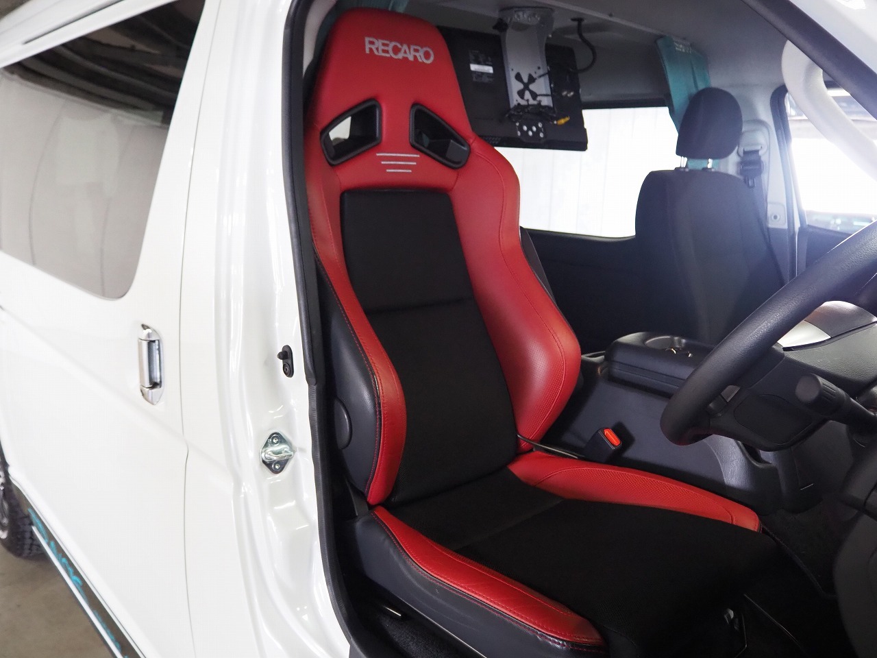 キャンピングカー バンコン ﾊｲｴｰｽ ﾃｨﾋﾟｰ ﾄﾗｳﾞｫｲHJ2000WS 4WD
