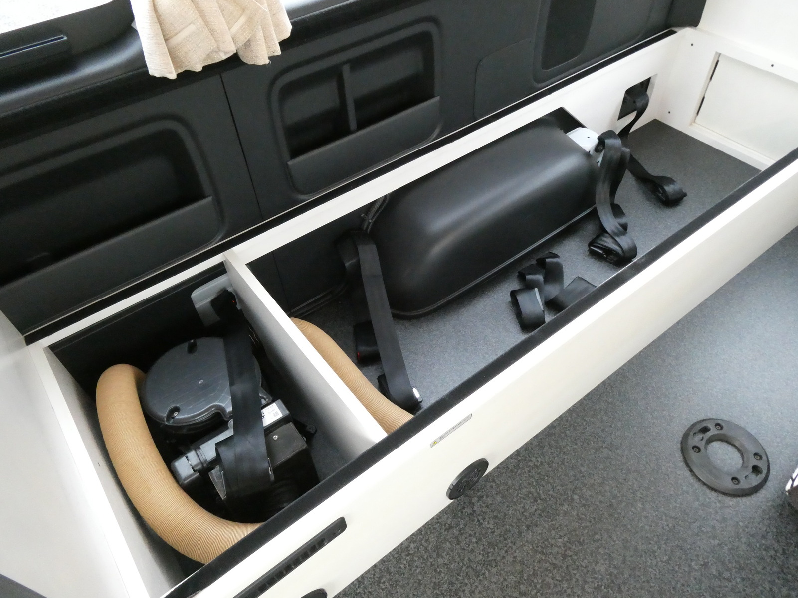 キャンピングカー バンコン ﾅｯﾂRV　ﾄﾗｲｱﾙ　ﾀｲﾌﾟC　FFﾋｰﾀｰ　DC冷蔵庫