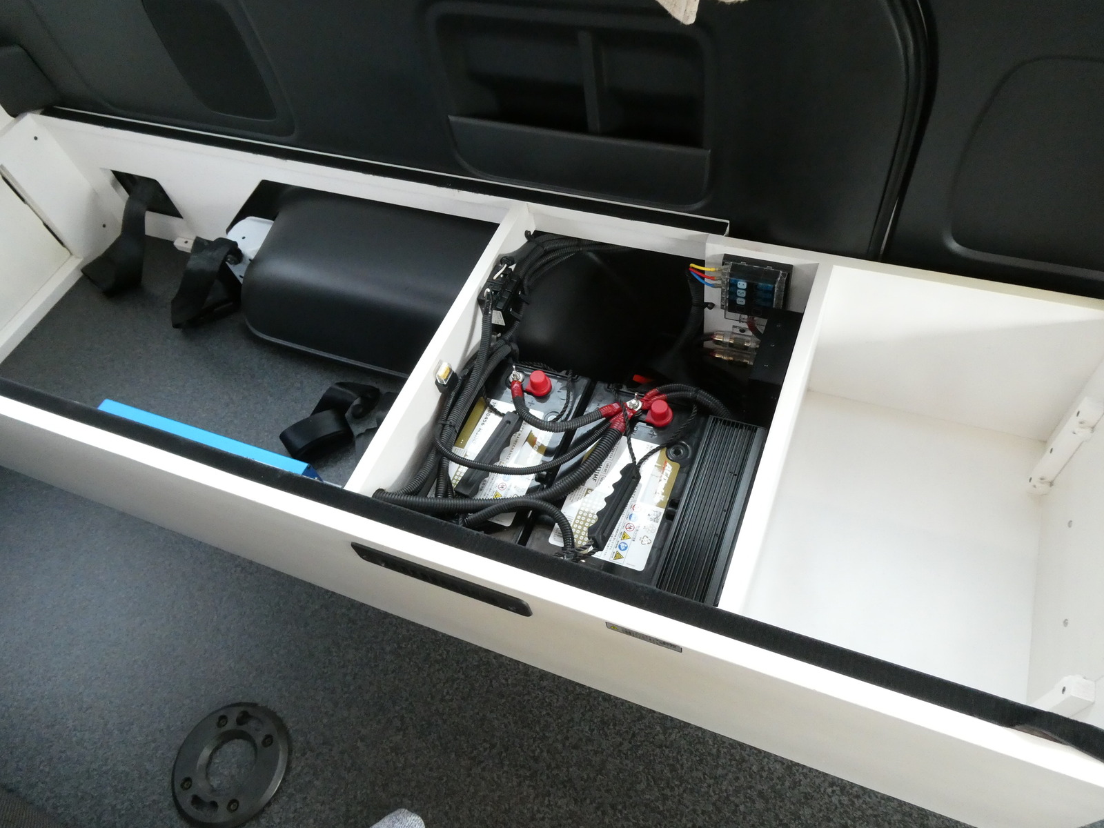 キャンピングカー バンコン ﾅｯﾂRV　ﾄﾗｲｱﾙ　ﾀｲﾌﾟC　FFﾋｰﾀｰ　DC冷蔵庫