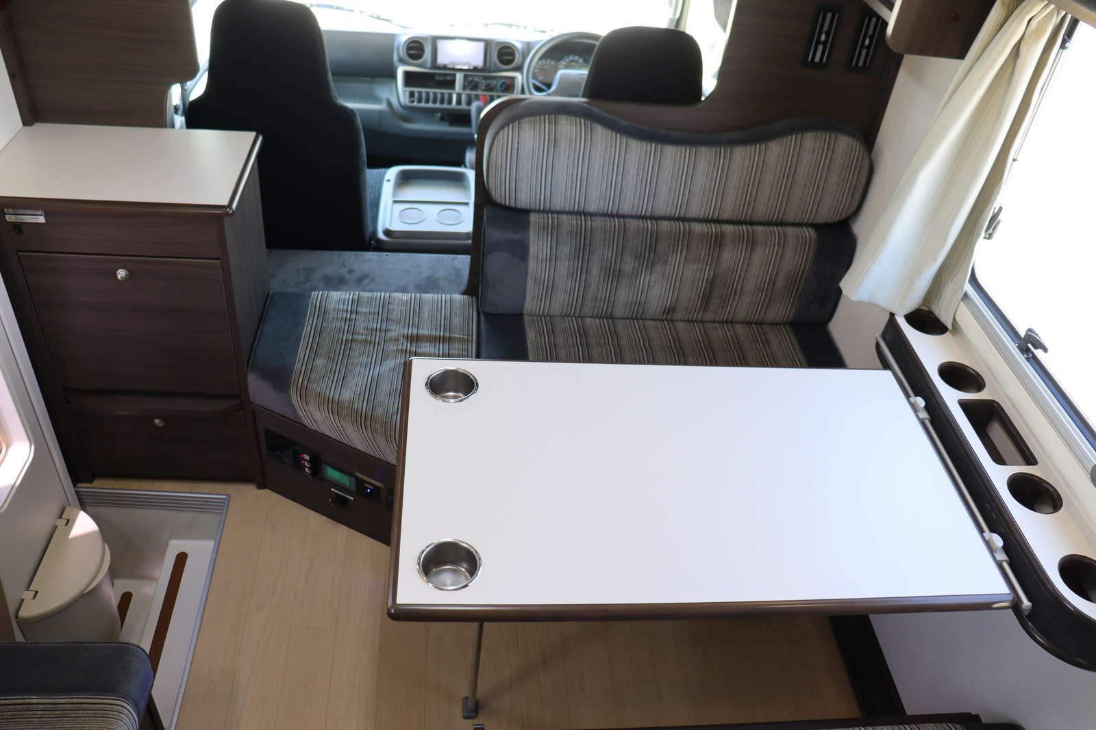 キャンピングカー キャブコン ｶﾑﾛｰﾄﾞ 東和 ｳﾞｫｰﾝR2B　家AC　鉛3　ｿｰﾗｰ