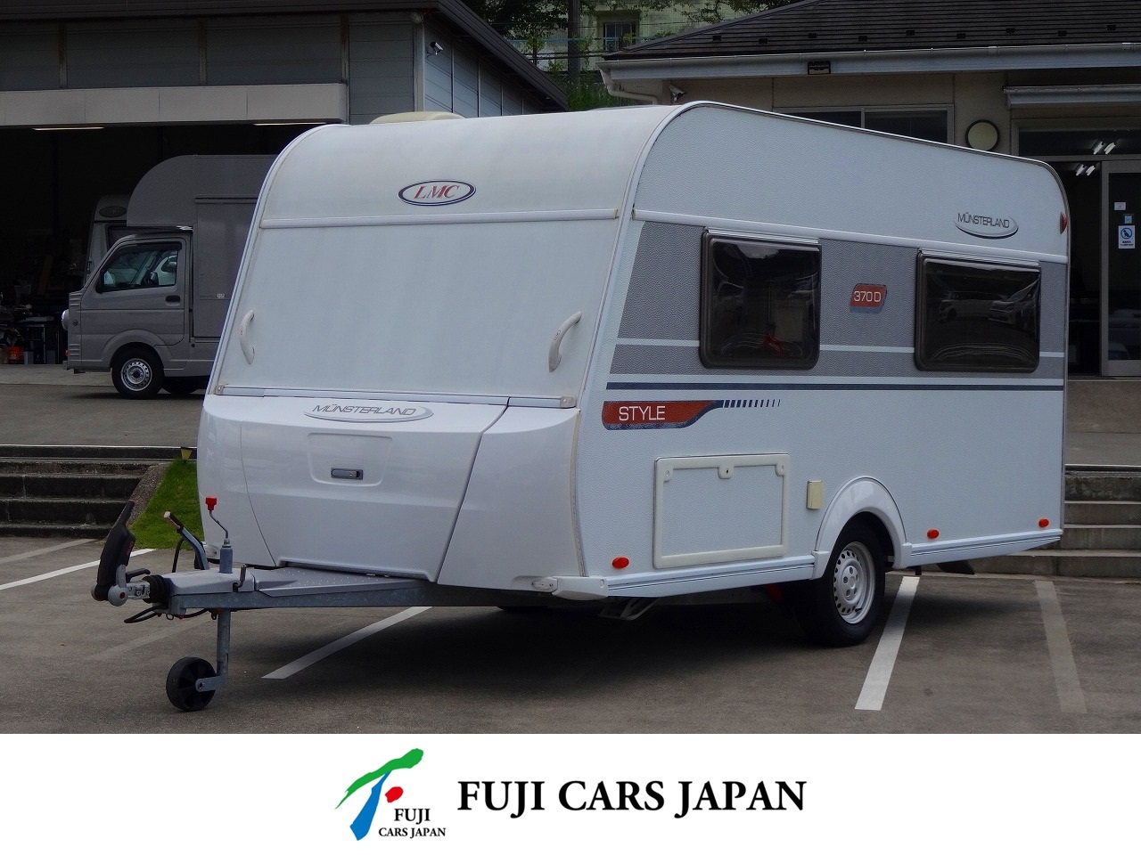 キャンピングカー トレーラー LMC 370Dスタイル　要けん引免許
