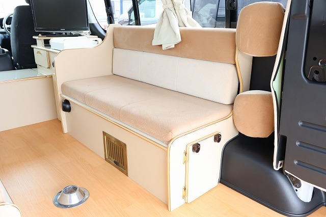 キャンピングカー バンコン ﾊｲｴｰｽ かｰいんてりあ高橋 ﾘﾗｯｸｽﾜｺﾞﾝ