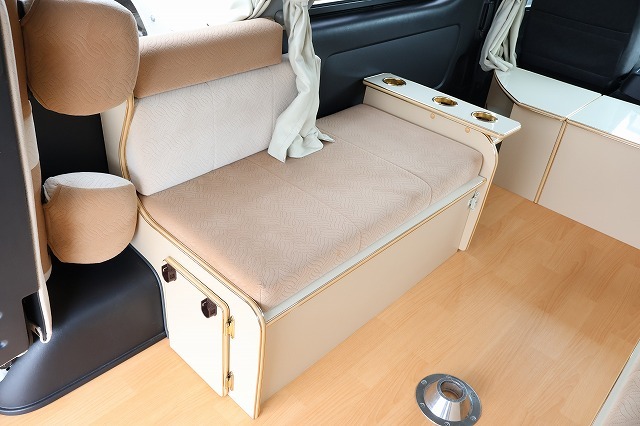 キャンピングカー バンコン ﾊｲｴｰｽ かｰいんてりあ高橋 ﾘﾗｯｸｽﾜｺﾞﾝ