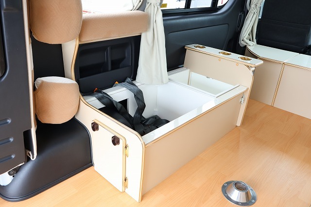 キャンピングカー バンコン ﾊｲｴｰｽ かｰいんてりあ高橋 ﾘﾗｯｸｽﾜｺﾞﾝ