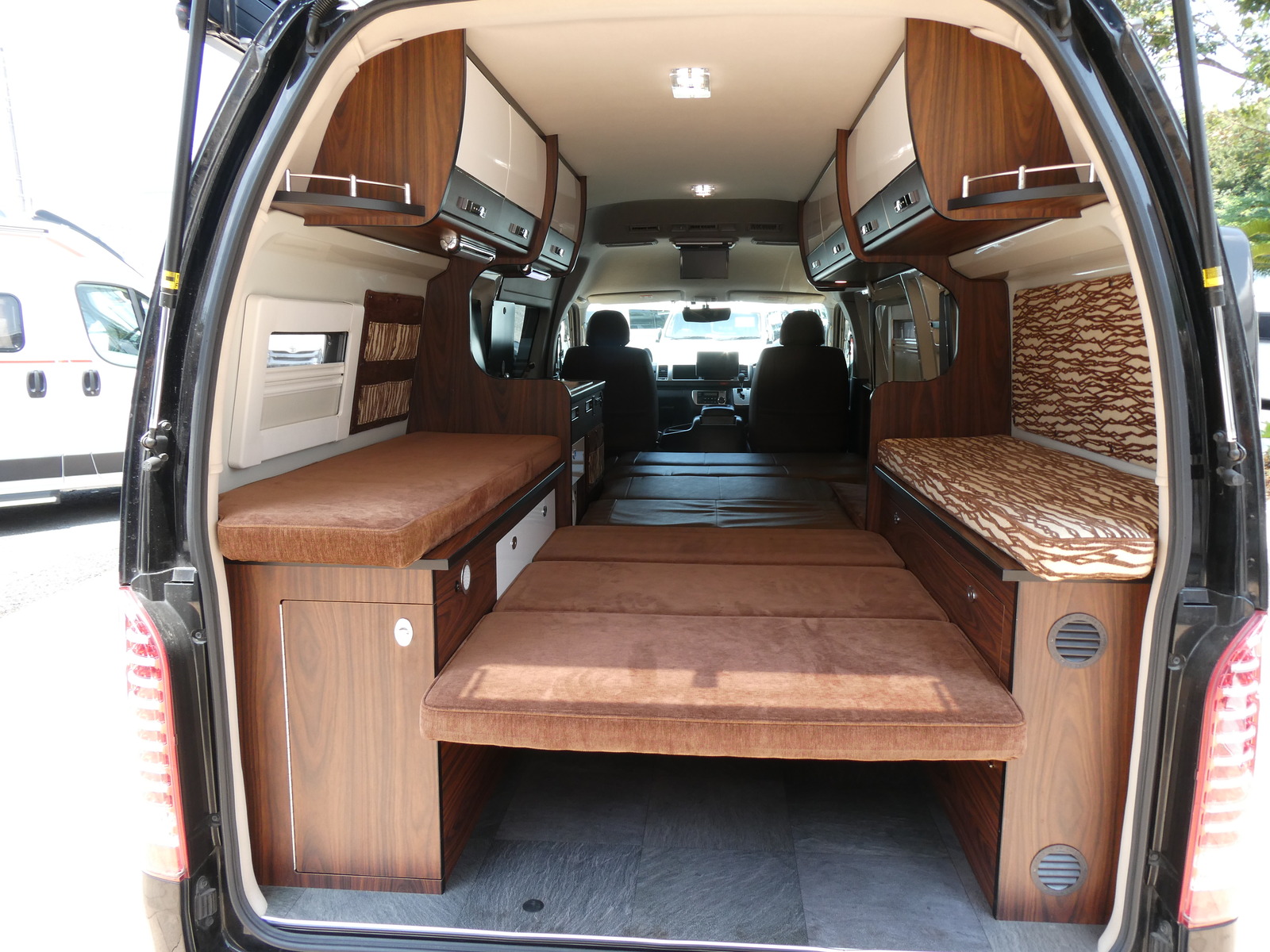 キャンピングカー バンコン ﾃﾞﾙﾀﾘﾝｸ　ﾀﾞｰｳｨﾝQ3【車内ﾆｵｲ有､現車確認下さい】