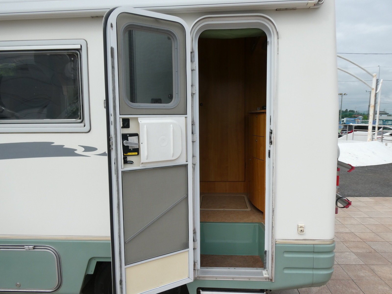 キャンピングカー キャブコン ﾊﾞﾝﾃｯｸ　ｼﾞﾙ　窓ｸｰﾗｰ　FFﾋｰﾀｰ