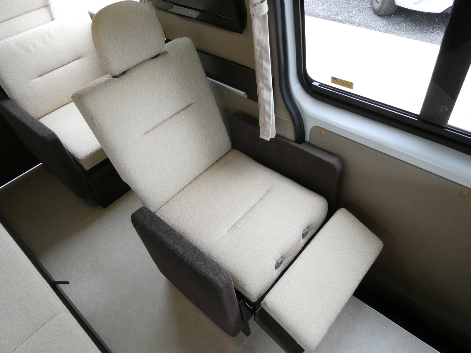 キャンピングカー バンコン ﾚｸﾋﾞｨ　ｶﾝﾄﾘｰｸﾗﾌﾞ　FFﾋｰﾀｰ新品取付済み!