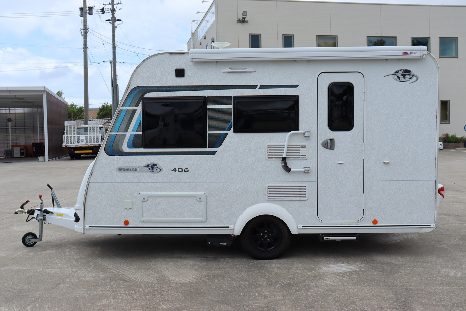 キャンピングカー トレーラー ﾄﾘｶﾞﾉ ｴﾒﾛｰﾄﾞ　406VIP　FF　温水ﾎﾞｲﾗｰ