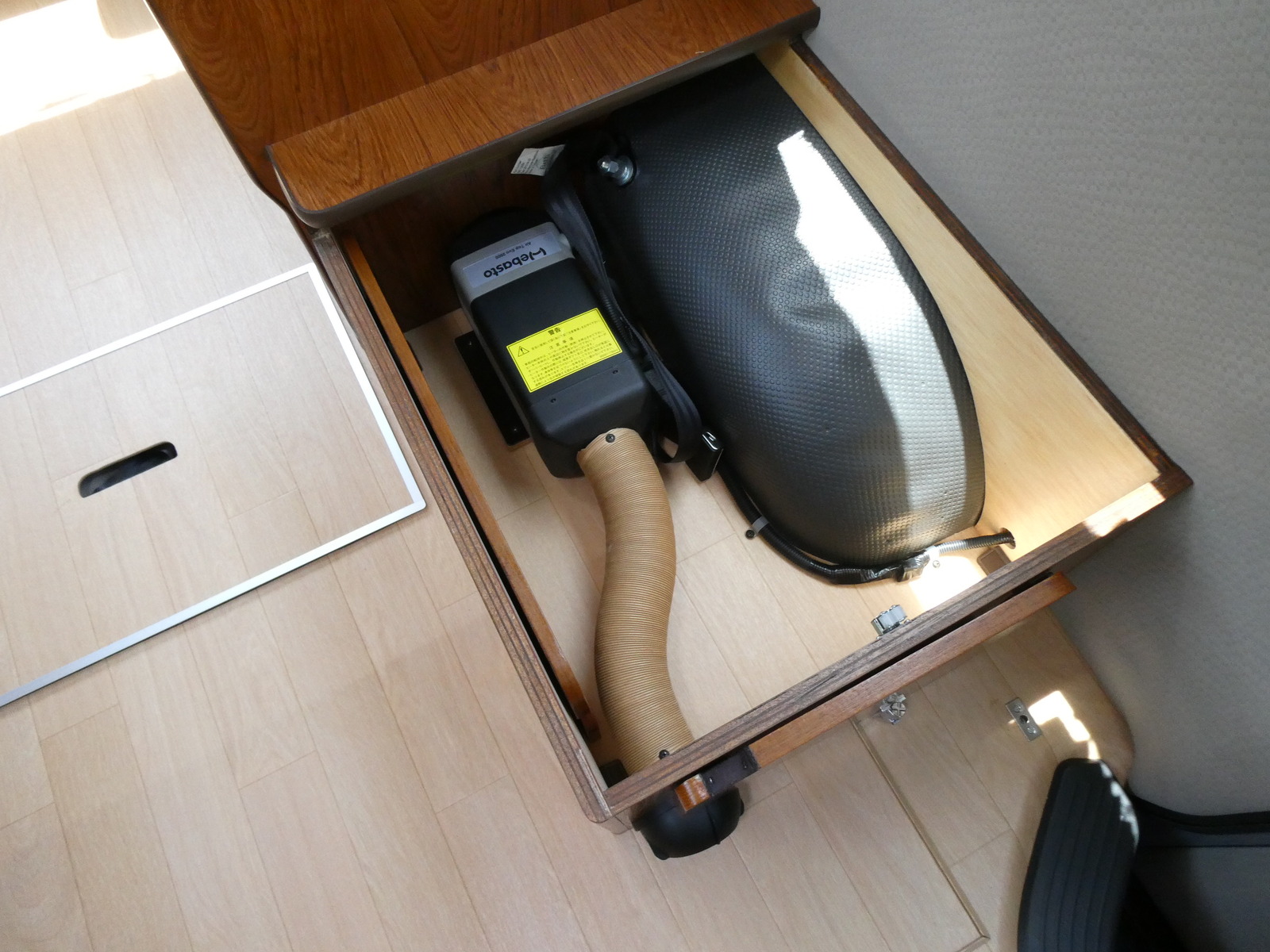 キャンピングカー バンコン ﾋﾞｰｸﾙ　ｸｯﾁｪｯﾀﾌｧﾐｰﾕ　軽油　2WD　FFﾋｰﾀｰ