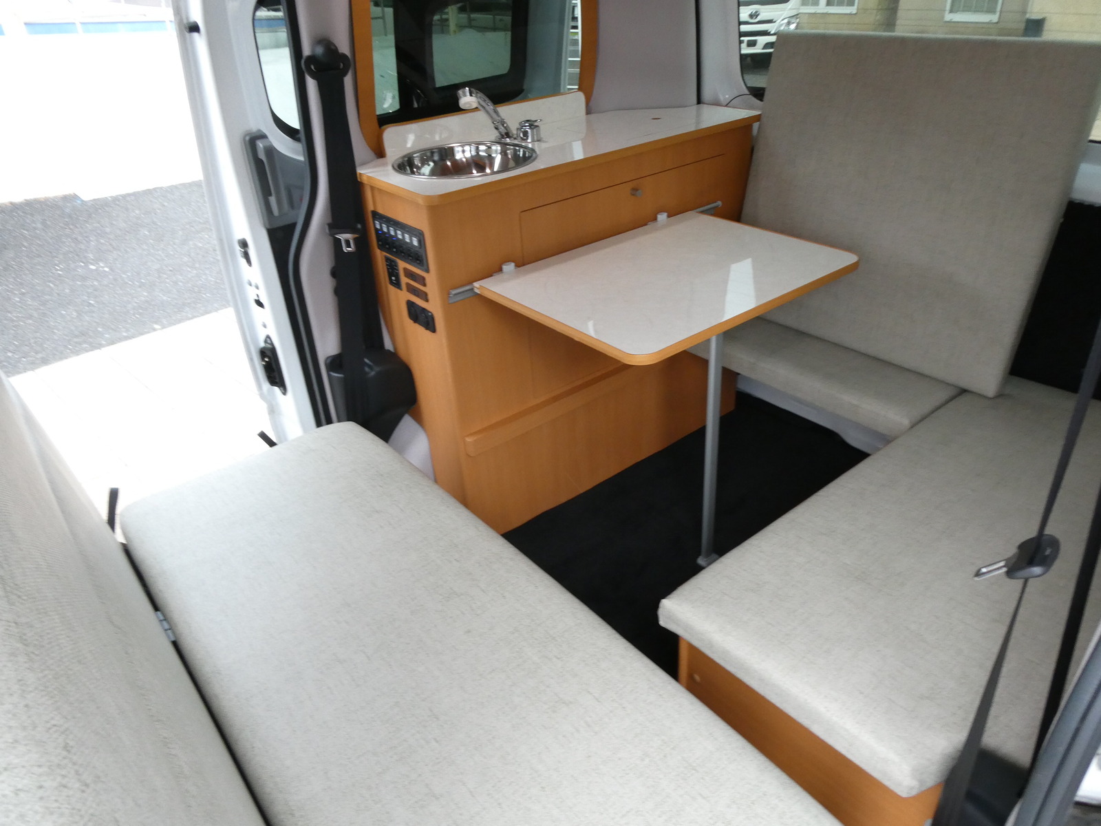 キャンピングカー バンコン AtoZ　ｱﾝﾅ　1500Wｲﾝﾊﾞｰﾀｰ　ﾎﾟｰﾀﾌﾞﾙ冷蔵庫