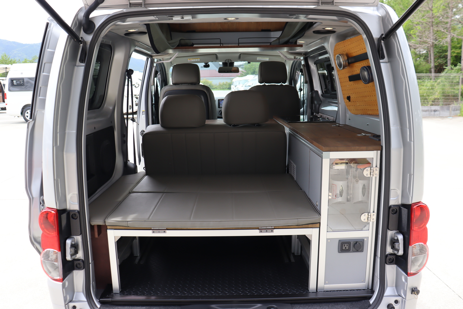 キャンピングカー バンコン NV200ﾊﾞﾈｯﾄ ｱﾈｯｸｽ ﾘｭｳ200　FFﾋｰﾀｰ