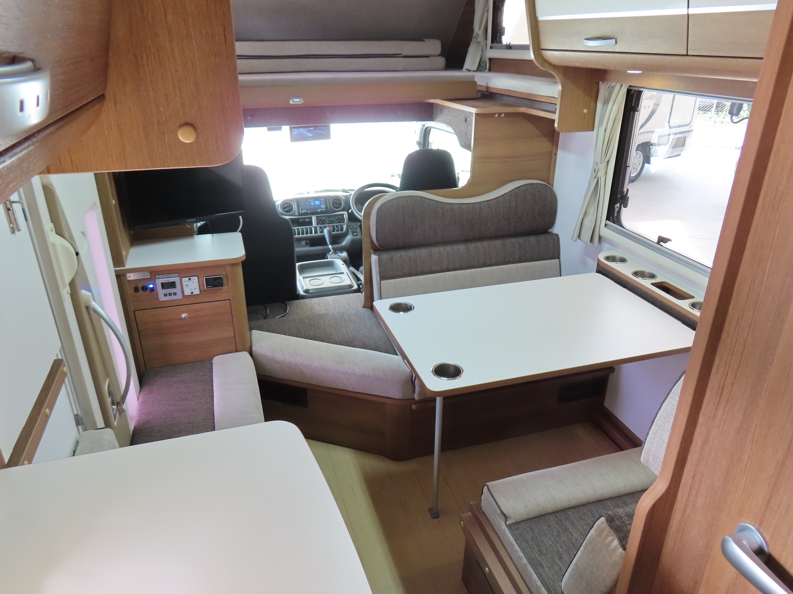 キャンピングカー キャブコン ｶﾑﾛｰﾄﾞ 東和 ｳﾞｫｰﾝﾉｲﾝ　家庭用AC
