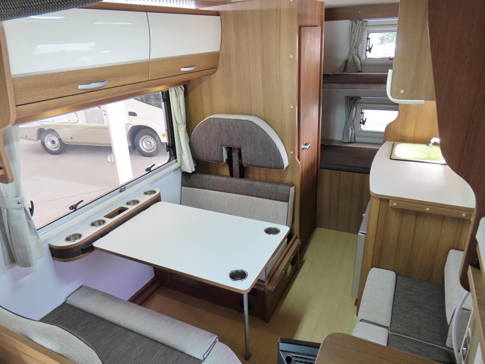 キャンピングカー キャブコン ｶﾑﾛｰﾄﾞ 東和 ｳﾞｫｰﾝﾉｲﾝ　家庭用AC