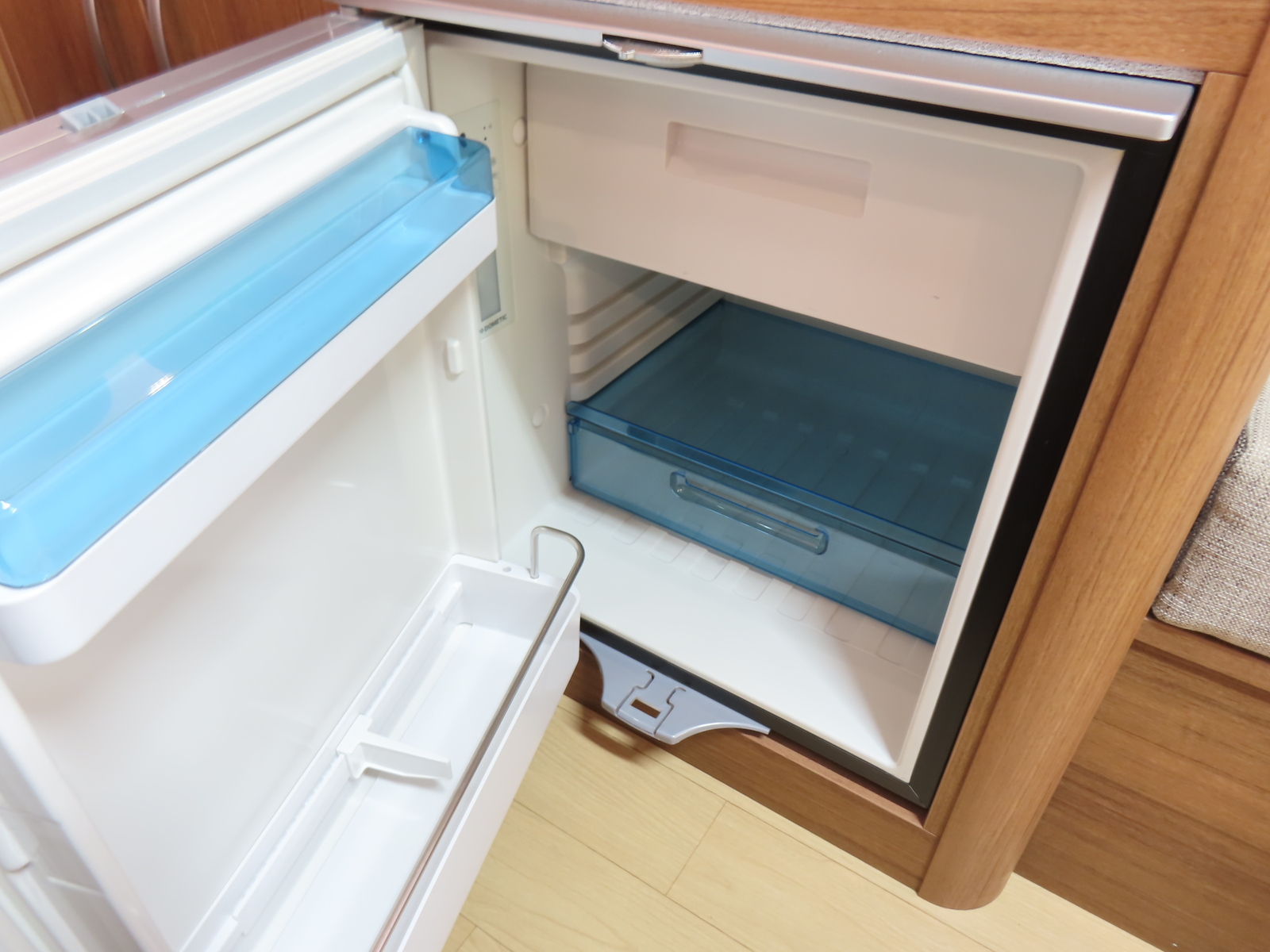 キャンピングカー キャブコン ｶﾑﾛｰﾄﾞ 東和 ｳﾞｫｰﾝﾉｲﾝ　家庭用AC