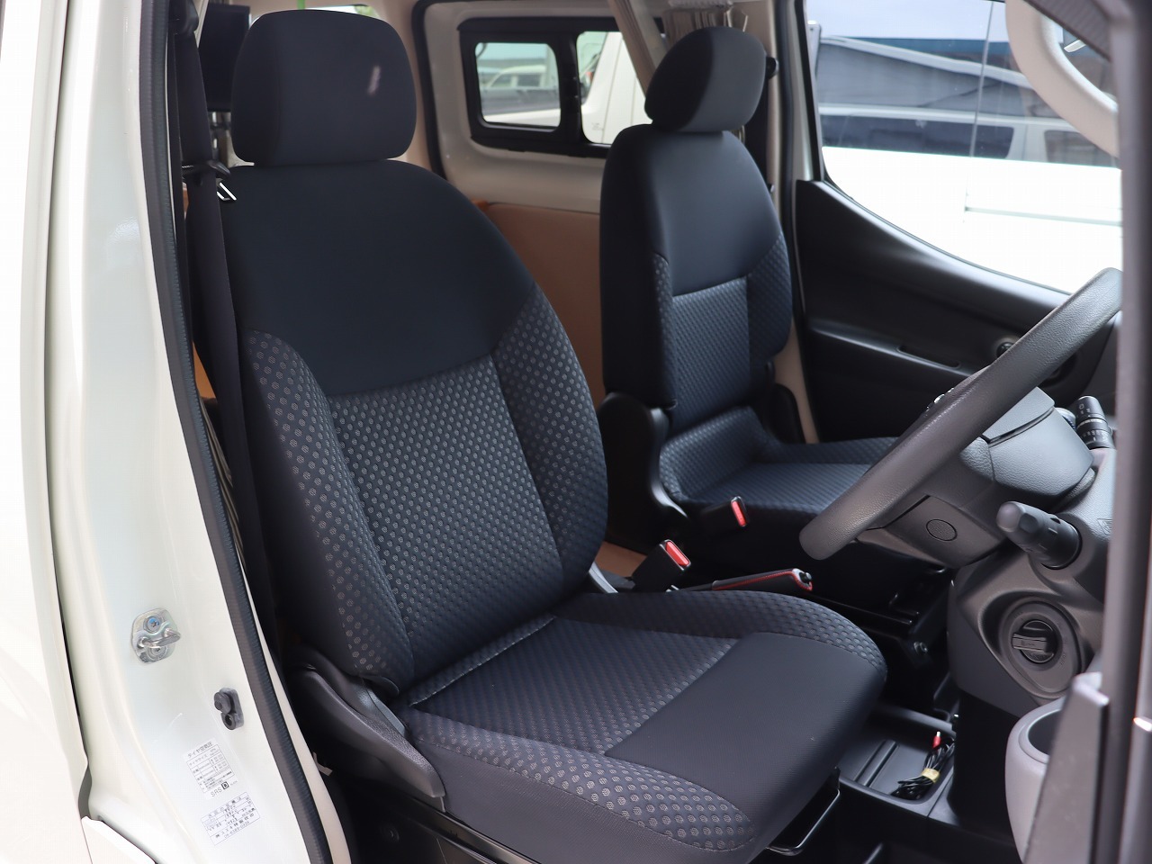 キャンピングカー バンコン NV200 ｷｬﾝﾋﾟﾝｸﾞｶｰ広島 ﾎﾟｯﾌﾟｺﾝeE