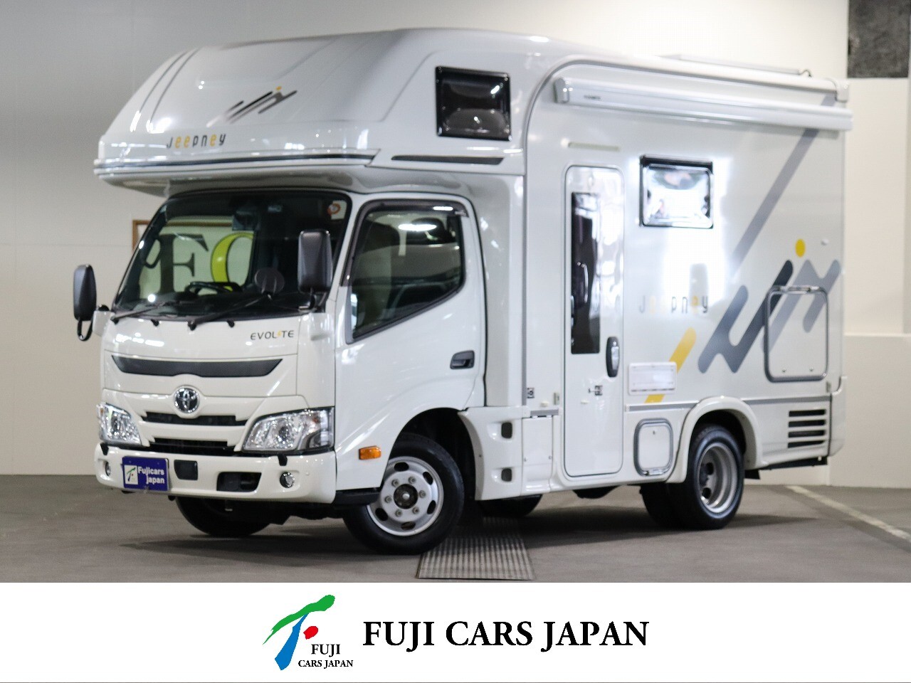 キャンピングカー キャブコン カムロード ナッツRVジープニーXエボライト 4WD