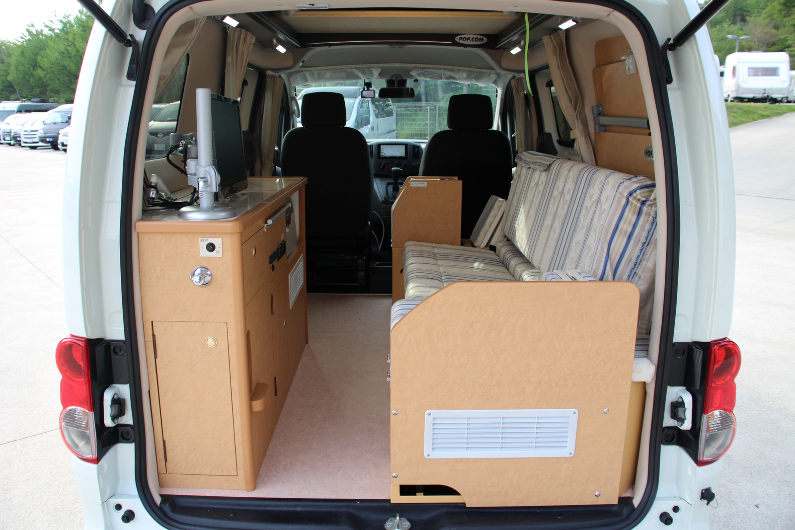 キャンピングカー バンコン NV200 ｷｬﾝﾋﾟﾝｸﾞｶｰ広島 ﾎﾟｯﾌﾟｺﾝeE