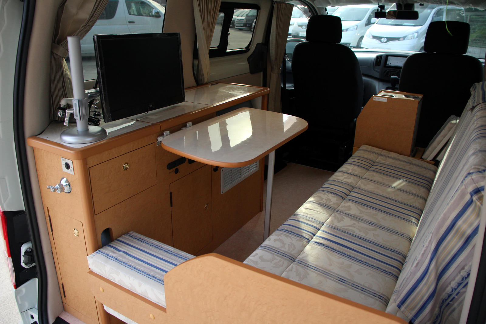 キャンピングカー バンコン NV200 ｷｬﾝﾋﾟﾝｸﾞｶｰ広島 ﾎﾟｯﾌﾟｺﾝeE