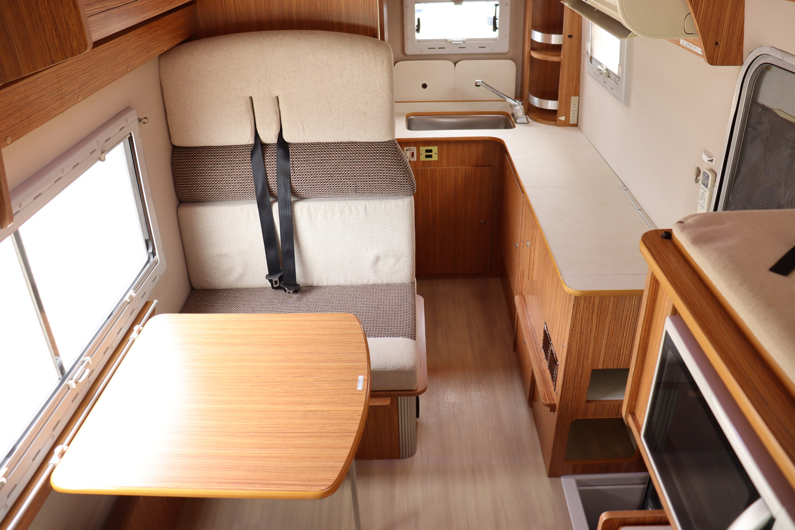 キャンピングカー キャブコン ﾎﾞﾝｺﾞ ﾛｰﾀｽRV ﾏﾝﾎﾞｳ　家AC　発電機　ｿｰﾗｰ