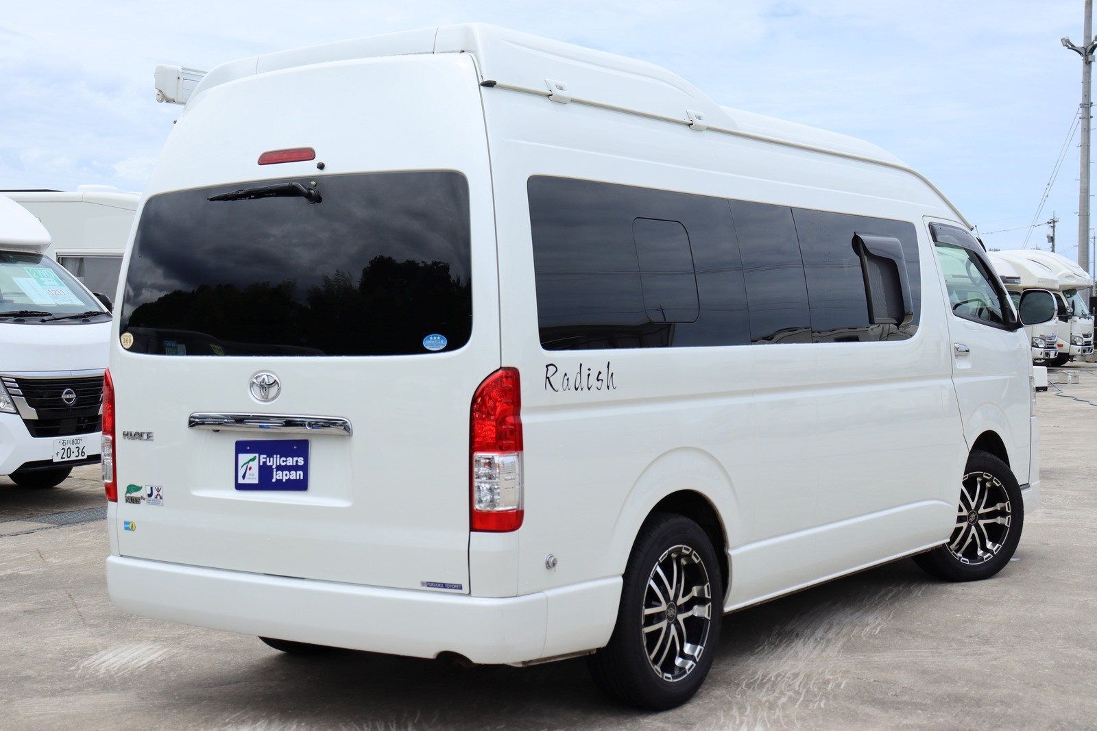 キャンピングカー バンコン ﾊｲｴｰｽ ﾅｯﾂRV ﾗﾃﾞｨｯｼｭ 4WD　ﾘﾁｳﾑ400
