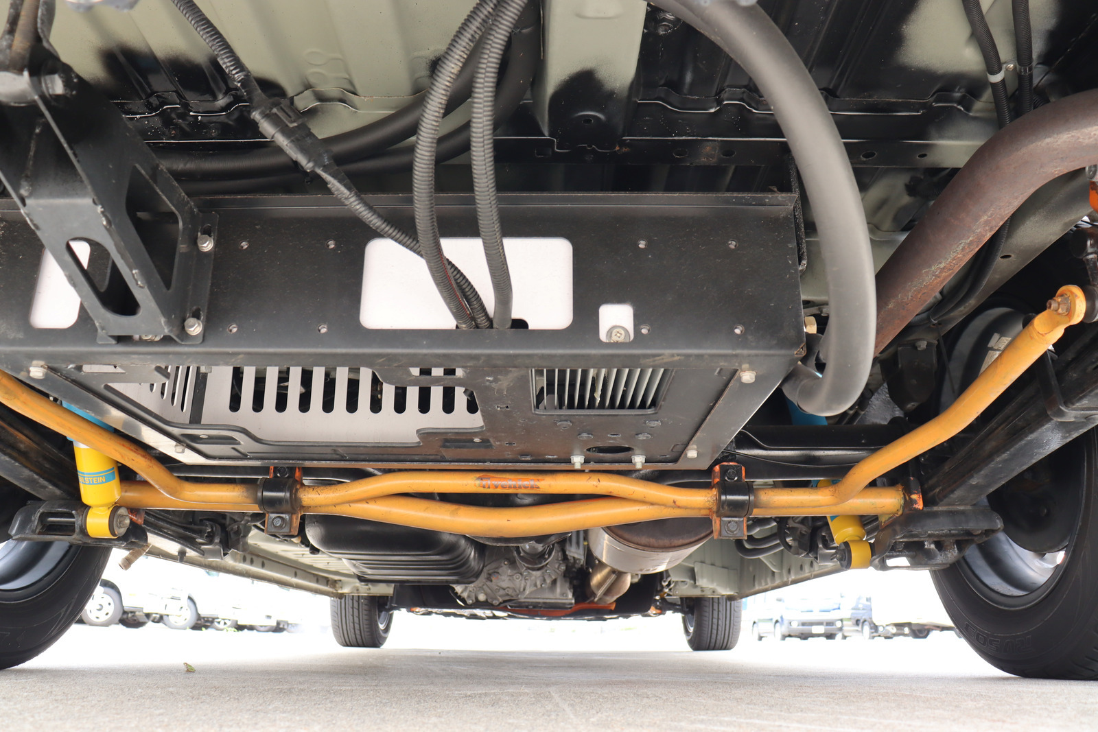 キャンピングカー バンコン ﾊｲｴｰｽ ﾅｯﾂRV ﾗﾃﾞｨｯｼｭ 4WD　ﾘﾁｳﾑ400