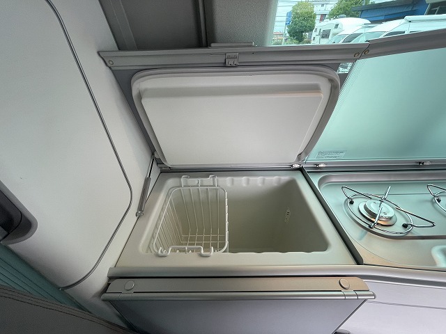 キャンピングカー バンコン VW T5 ｶﾘﾌｫﾙﾆｱ ｼﾞｪﾈﾚｰｼｮﾝ 4WD