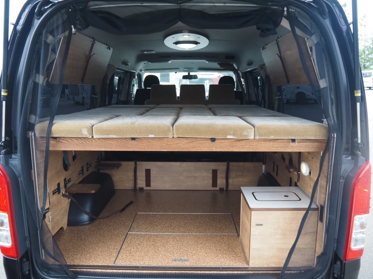 キャンピングカー バンコン ﾊｲｴｰｽ ﾘﾝｴｲ ﾜｲﾄﾞﾊﾞｶﾝﾁｪｽﾘｯﾂ 4WD