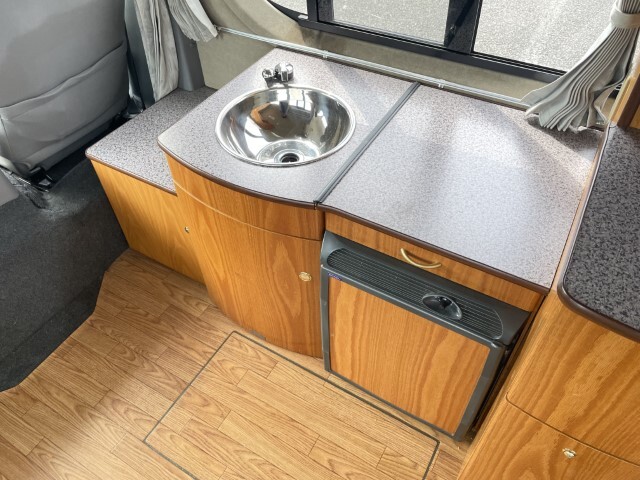 キャンピングカー バンコン ﾋﾞｰｸﾙ ﾃﾞｭｵ 40L冷蔵庫 4型ﾌｪｲｽﾁｪﾝｼﾞ