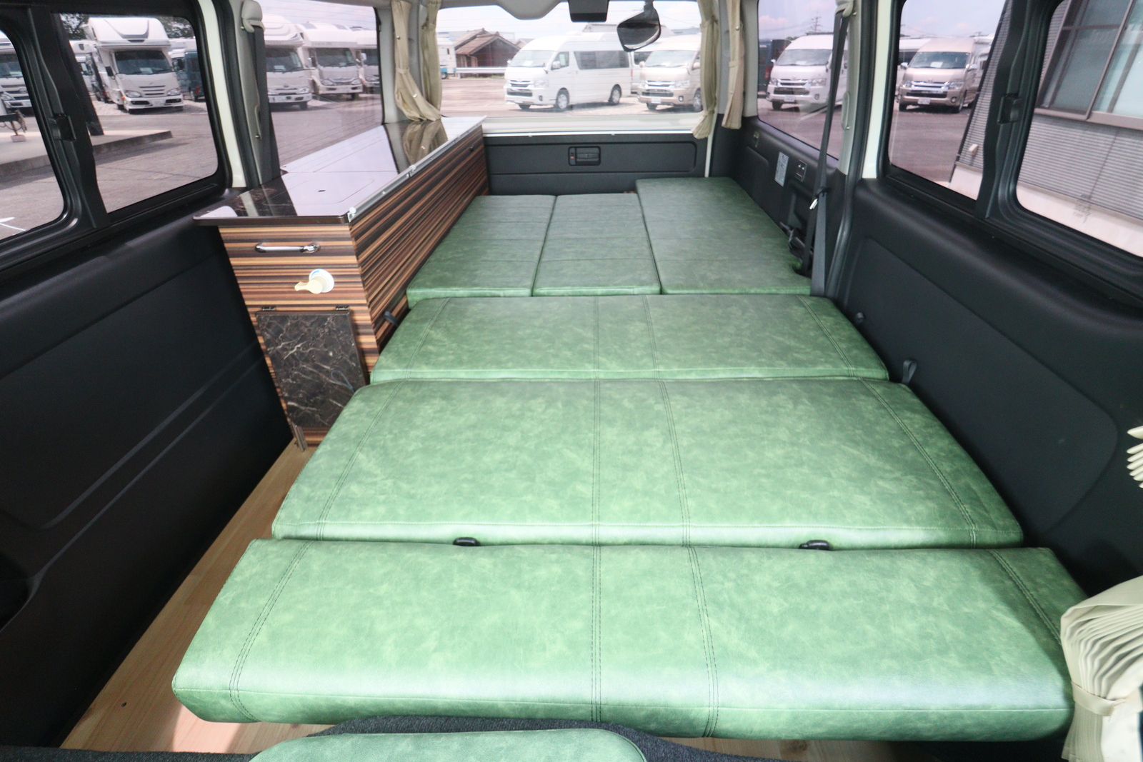 キャンピングカー バンコン ﾊｲｴｰｽ ﾀﾞｲﾚｸﾄｶｰｽﾞ ﾎﾞﾝﾄﾞⅡ 4WD