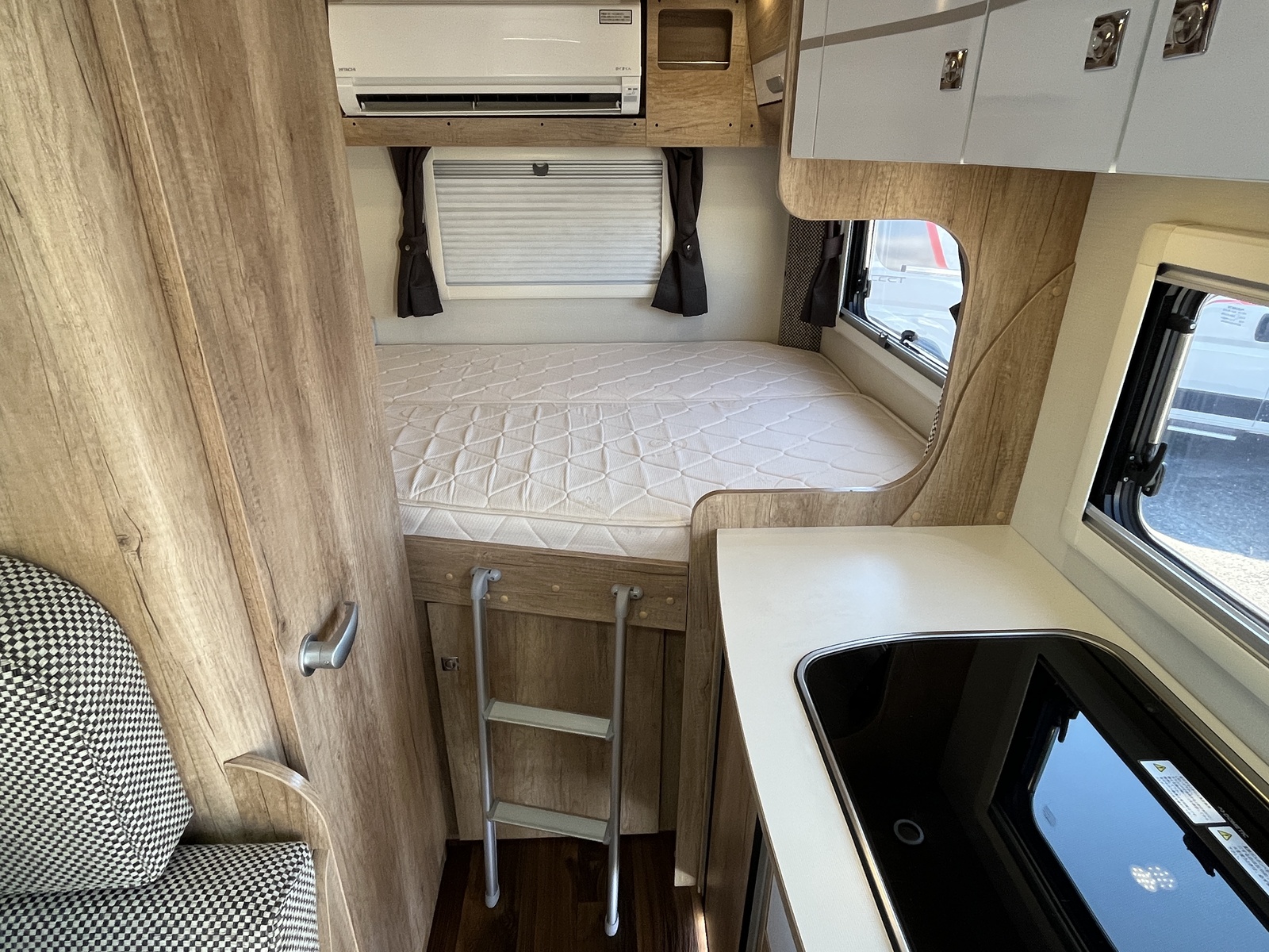 キャンピングカー キャブコン ﾅｯﾂRV ｸﾚｱ5.3Xﾊｲﾊﾟｰｴﾎﾞﾈｵ 軽油4WD