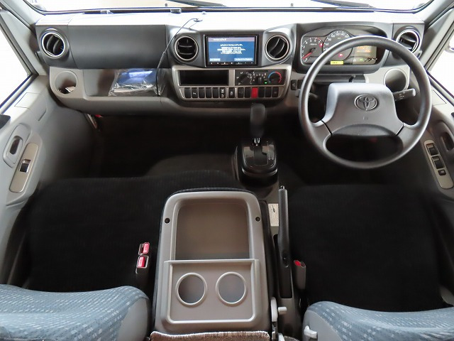 キャンピングカー キャブコン ｶﾑﾛｰﾄﾞ ｼﾞﾙ520ｲﾘｽ特別仕様 登録済み未使用