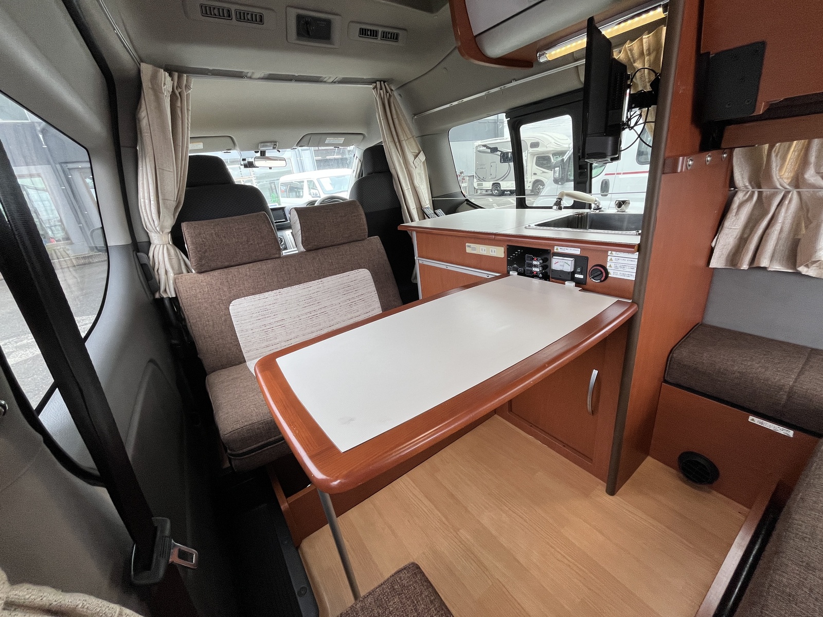 キャンピングカー バンコン ﾅｯﾂRV ﾗﾃﾞｨｯｼｭｺﾝﾎﾟ FFﾋｰﾀｰ TV