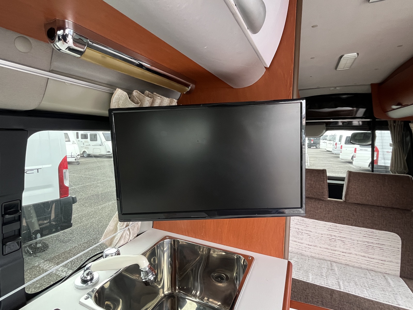 キャンピングカー バンコン ﾅｯﾂRV ﾗﾃﾞｨｯｼｭｺﾝﾎﾟ FFﾋｰﾀｰ TV