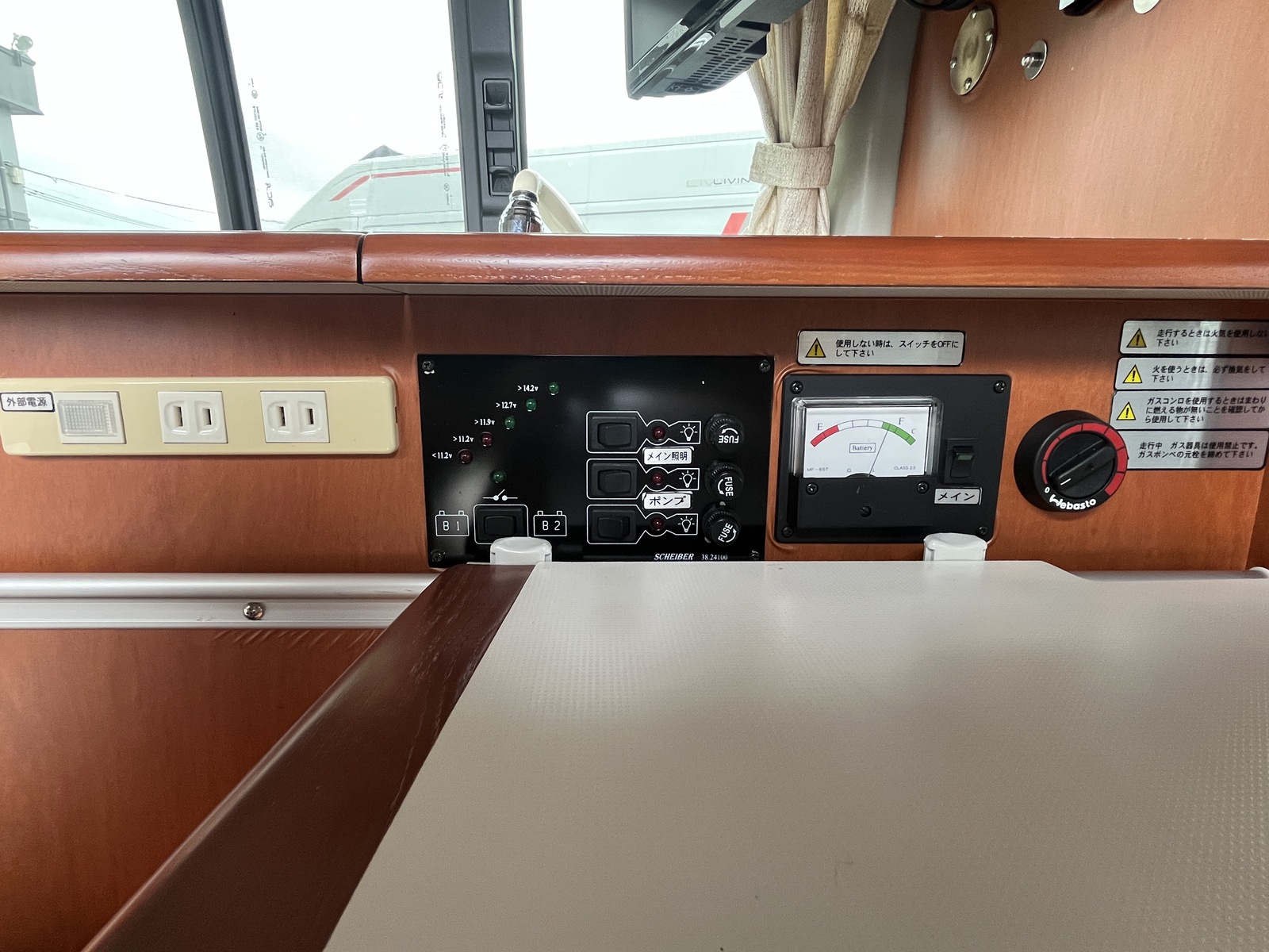 キャンピングカー バンコン ﾅｯﾂRV ﾗﾃﾞｨｯｼｭｺﾝﾎﾟ FFﾋｰﾀｰ TV