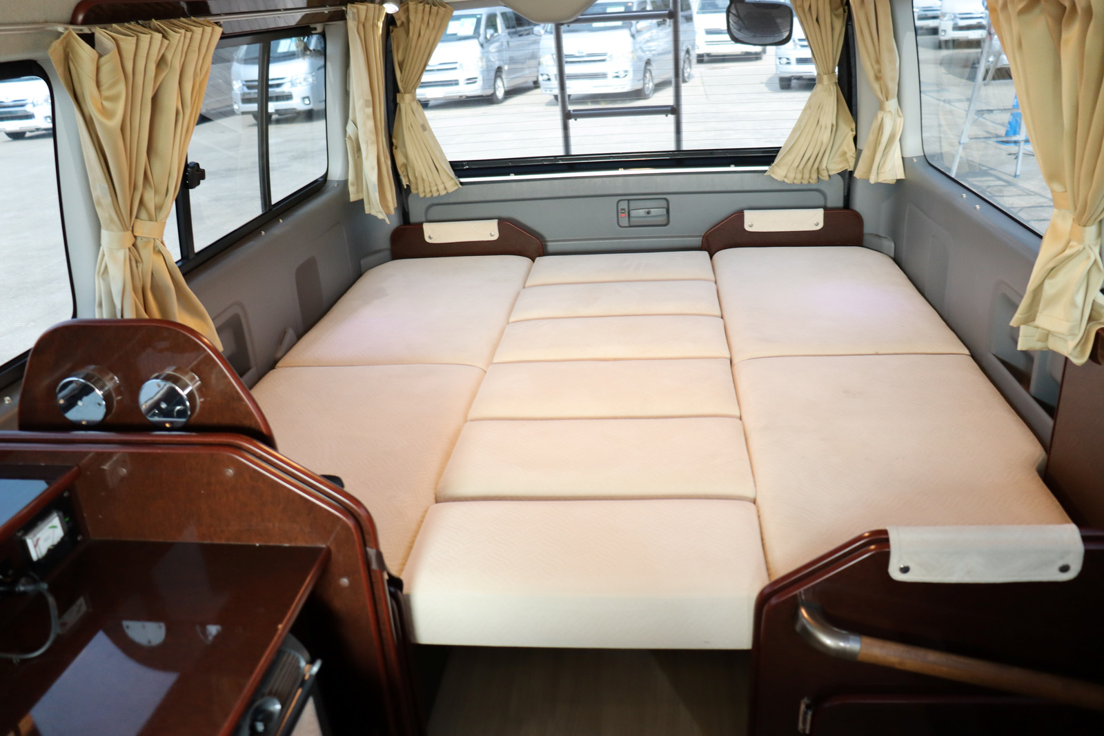 キャンピングカー バンコン ﾊｲｴｰｽ FOCS DS ｲﾝﾊﾞｰﾀｰ　鉛1　4WD
