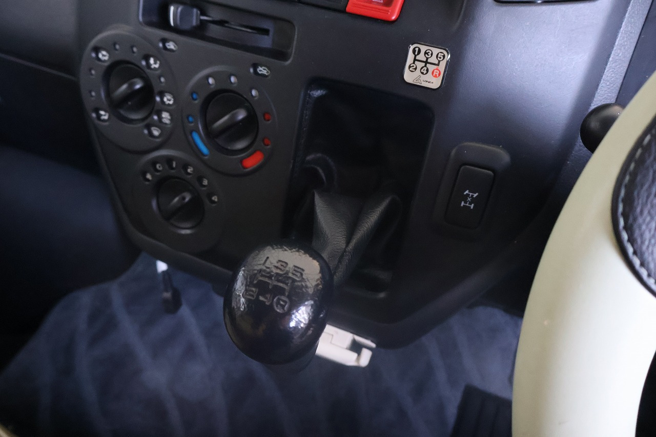 キャンピングカー バンコン ﾗｲﾄｴｰｽ ｽﾃｰｼﾞ21 ﾙｸｼｵ 5MT 4WD