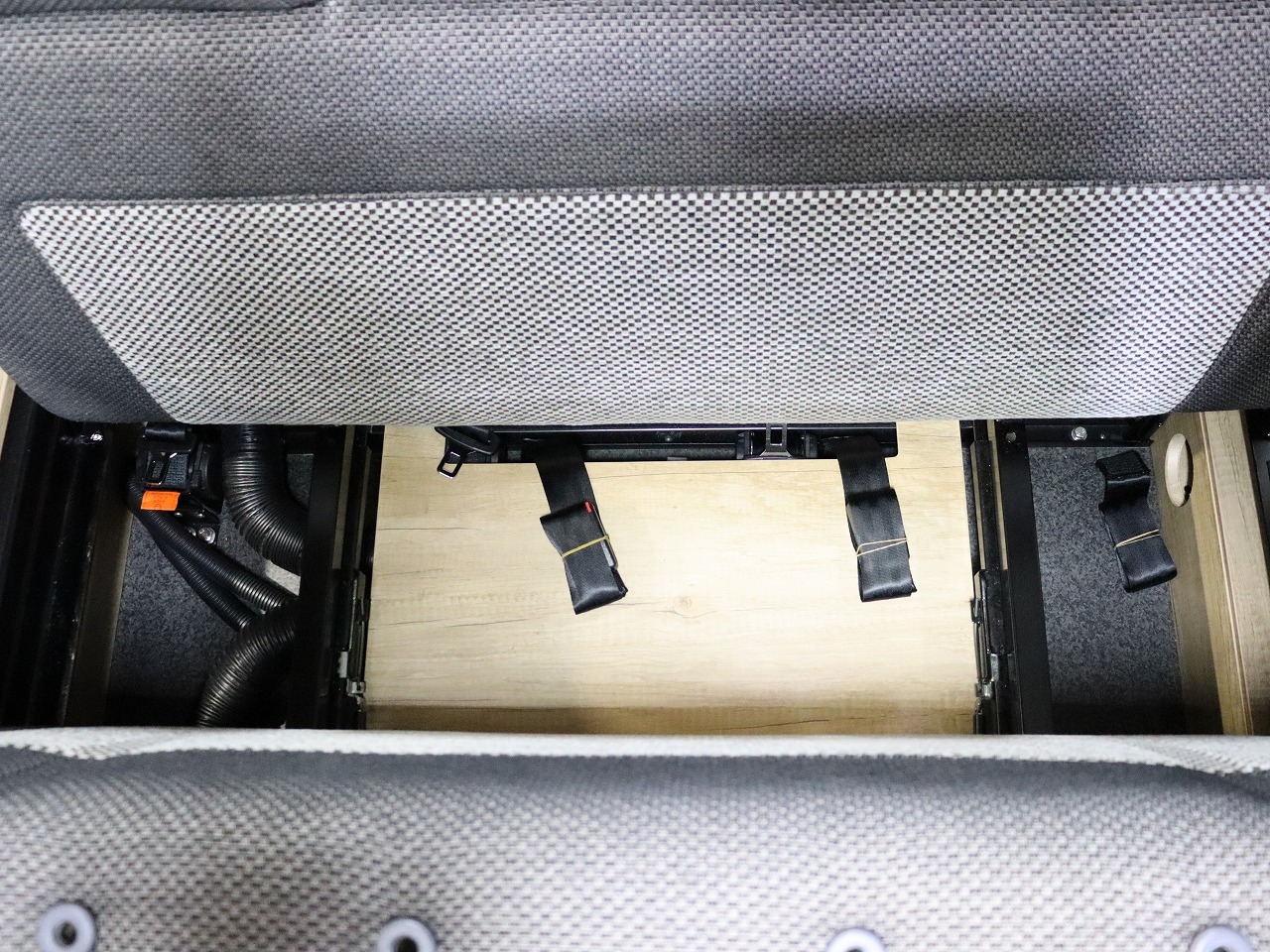 キャンピングカー バンコン ﾊｲｴｰｽ ﾅｯﾂRV ﾗﾃﾞｨｯｼｭ 4WD　DC冷蔵庫