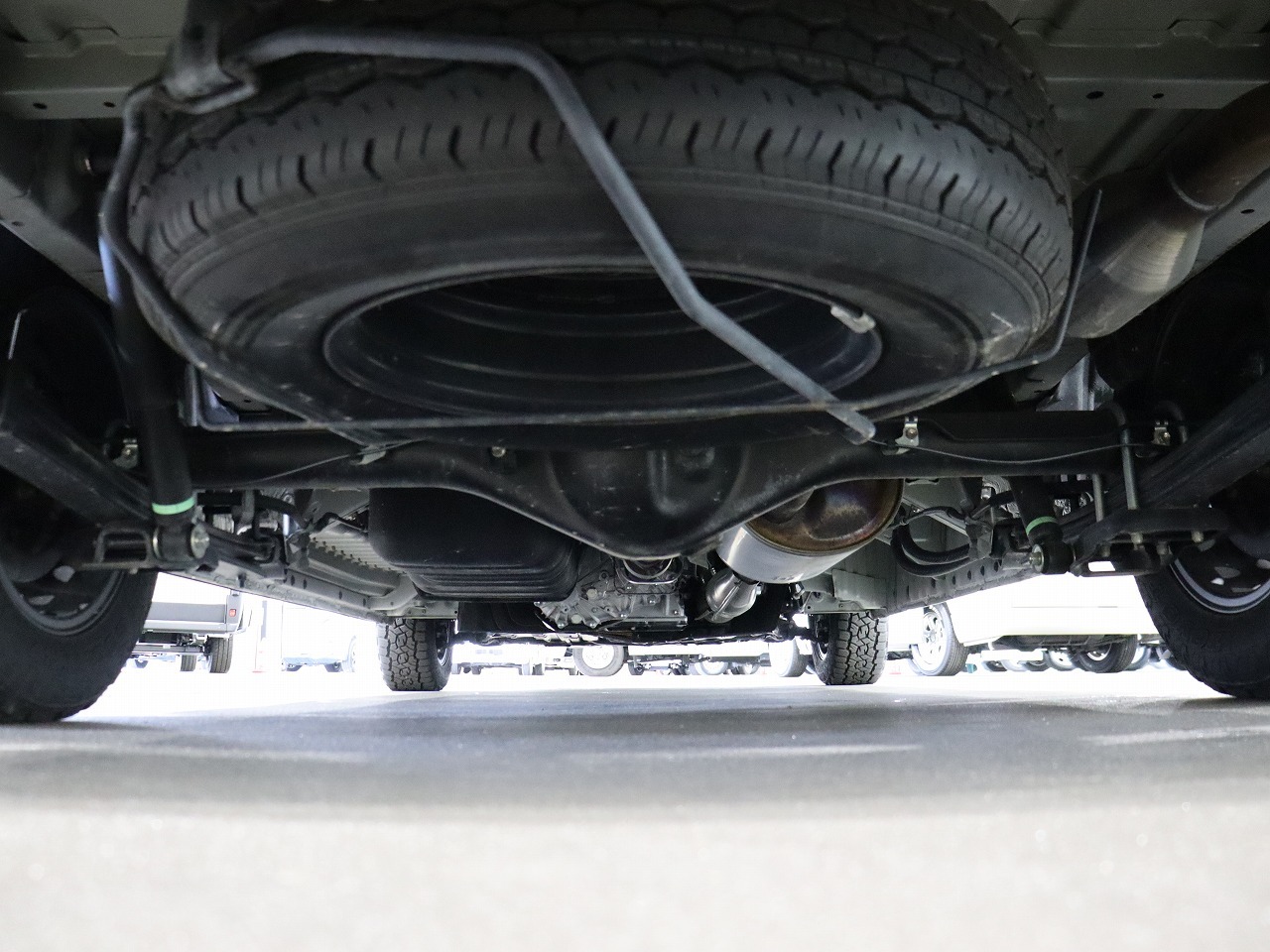 キャンピングカー バンコン ﾊｲｴｰｽ ﾅｯﾂRV ﾗﾃﾞｨｯｼｭ 4WD　DC冷蔵庫