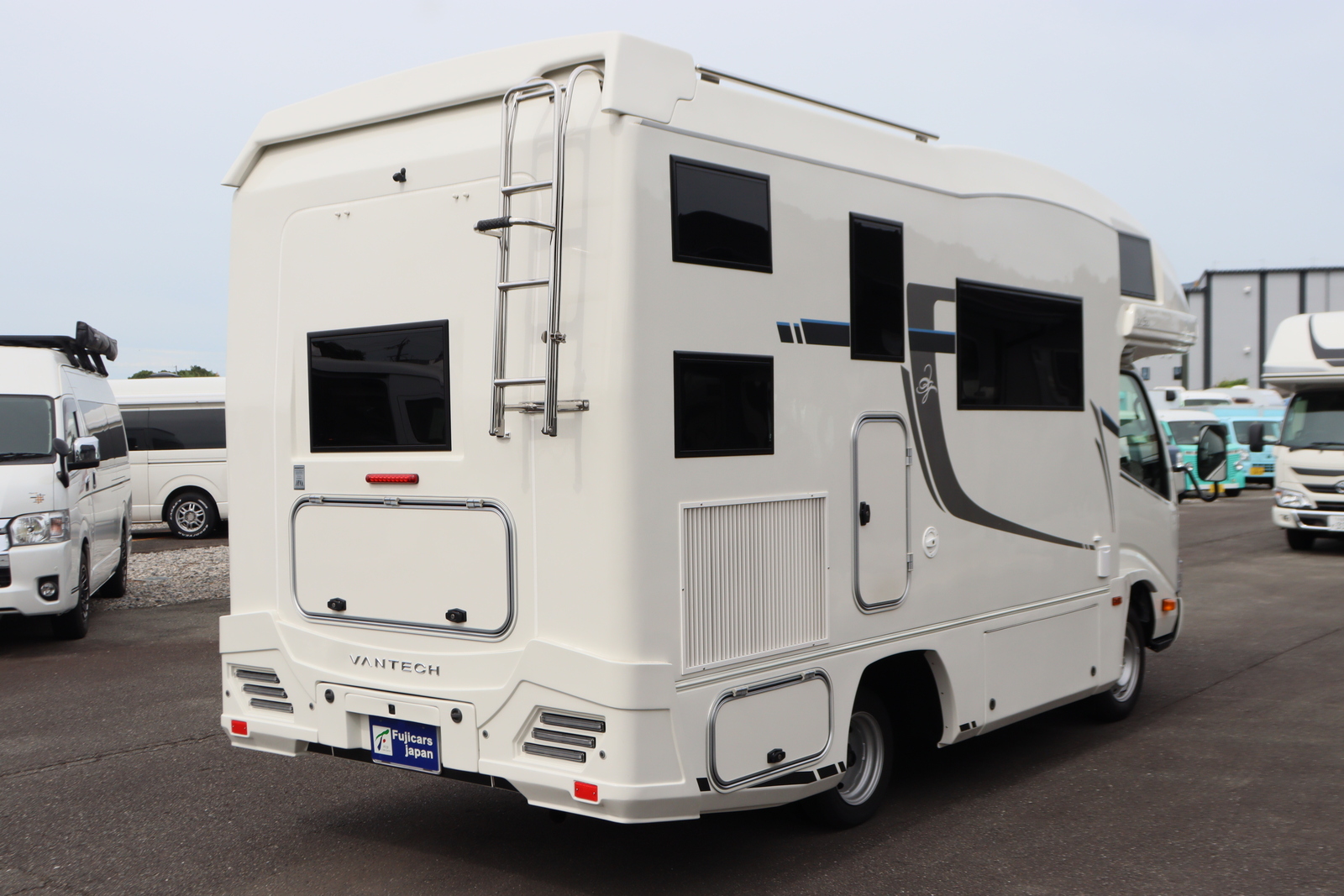 キャンピングカー カムロード ﾊﾞﾝﾃｯｸ ｼﾞﾙ520ｲﾘｽ 特別仕様 登録済み未使用車