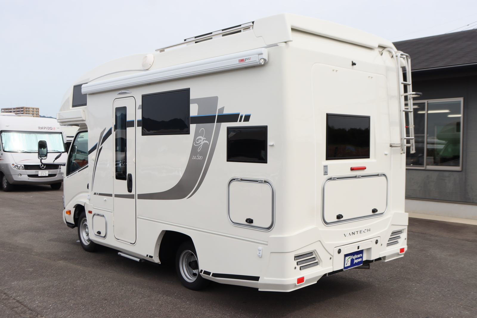 キャンピングカー カムロード ﾊﾞﾝﾃｯｸ ｼﾞﾙ520ｲﾘｽ 特別仕様 登録済み未使用車
